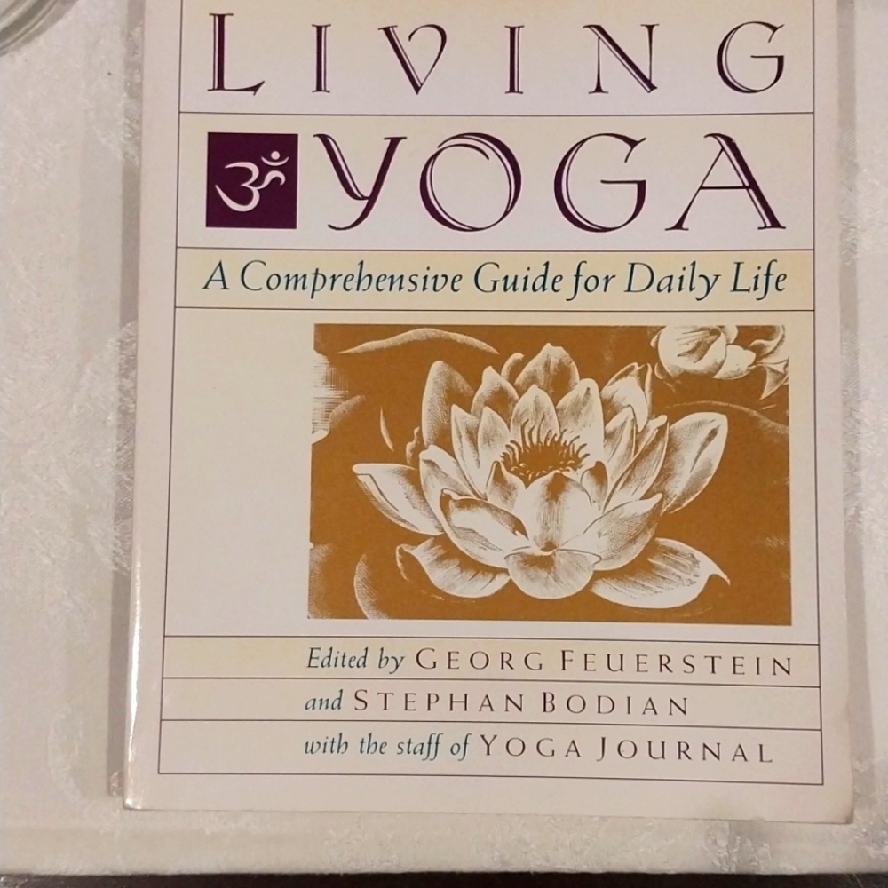 Living yoga ppbk Yoga journal EUC